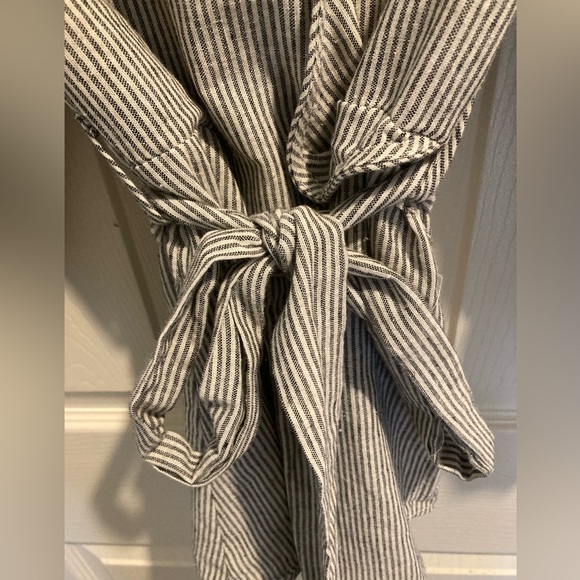 Unique RD Koko Puffy Sleeved Embroidered Top - Size S - Picture 4 of 9